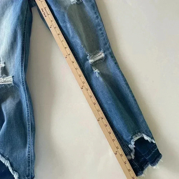 Hidden Jeans Two Color Distressed Raw Hem - Picture 9 of 9